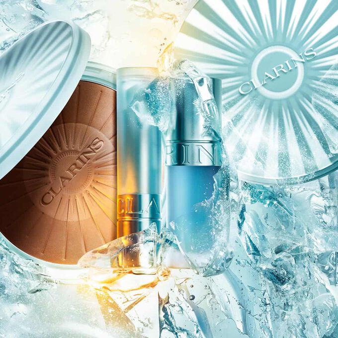 Clarinsin kes&auml;kollektion tuotekuva j&auml;&auml;ll&auml;: aurinkopuuteri, cryo lip oil ja viilent&auml;v&auml; huulivoide korostavat kes&auml;n must-have-tuotteita