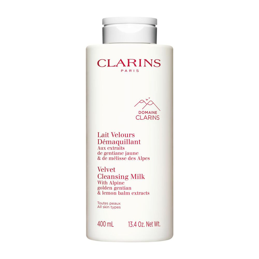 Clarins uudelleent&auml;ytett&auml;v&auml; puhdistusmaito eco-refill-pakkauksessa, joka tarjoaa kest&auml;v&auml;n ja tehokkaan ratkaisun hell&auml;varaiseen puhdistukseen.