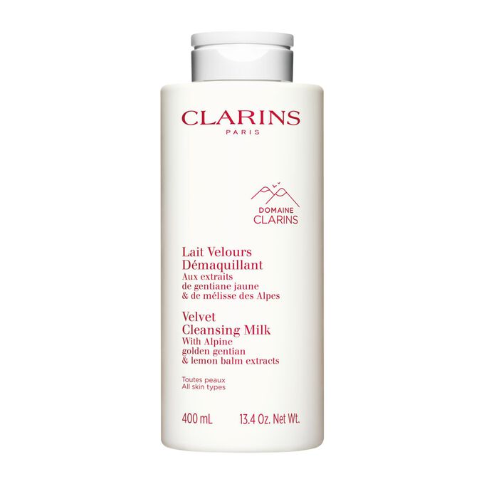Clarins uudelleent&auml;ytett&auml;v&auml; puhdistusmaito eco-refill-pakkauksessa, joka tarjoaa kest&auml;v&auml;n ja tehokkaan ratkaisun hell&auml;varaiseen puhdistukseen.