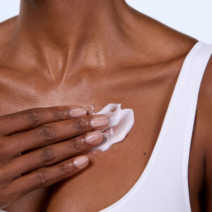 Super Restorative D&eacute;collet&eacute; & Neck Concentrate 75 ml ja reilun kaupan luonnonmukainen harungana