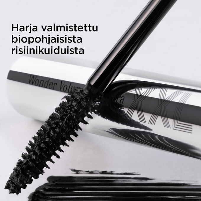 L&auml;hikuva Clarins XXL mustasta ripsiv&auml;riharjasta korostaa sen biopohjaisia risiinikuituja